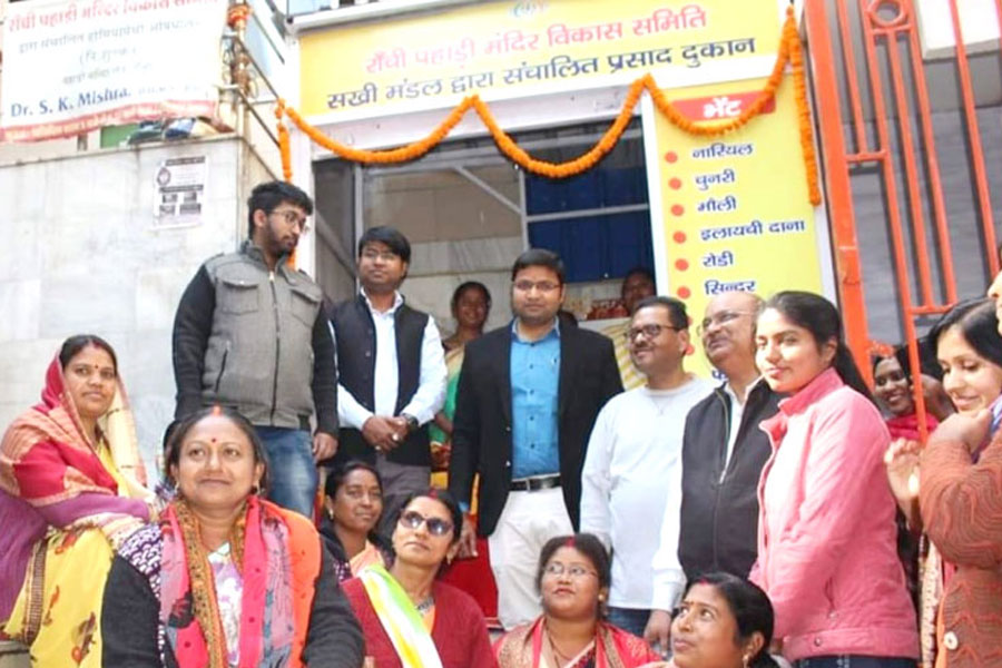 पहाड़ी मंदिर में